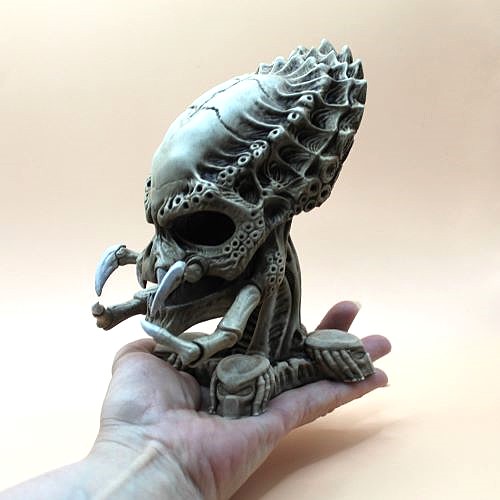 Predator skull Desk Art scale resin replica on bone skull base